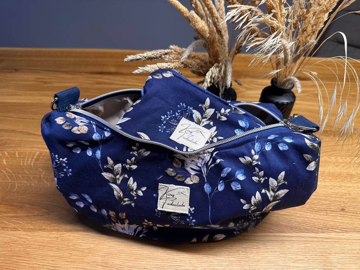 Kosmetikmäppchen blau/ Blumenprint mit silber Gr. XS
