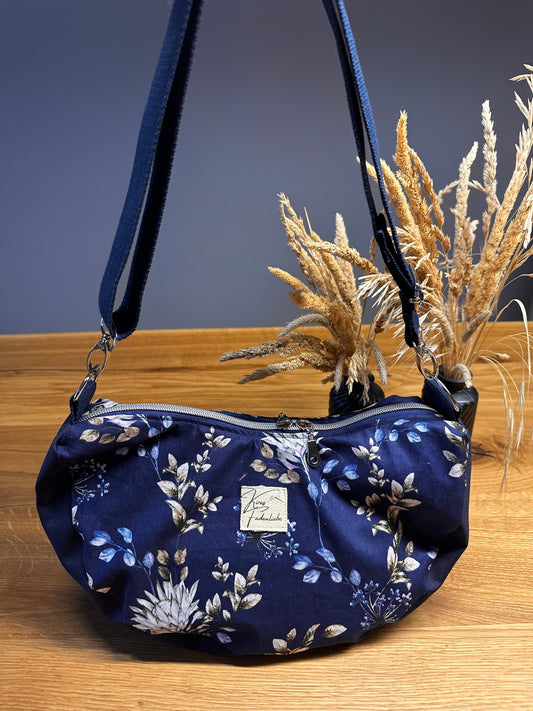 Bananentasche - blau/Blumenprint - Gr. S