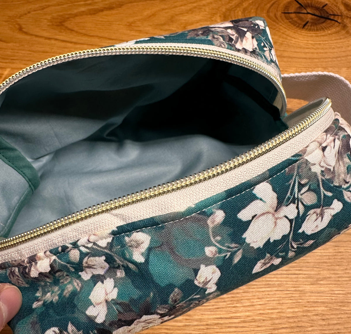Kosmetiktasche - Blumenmuster grün Gr. M