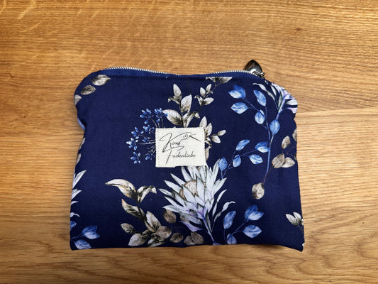 Kosmetikmäppchen blau/ Blumenprint mit silber Gr. XS
