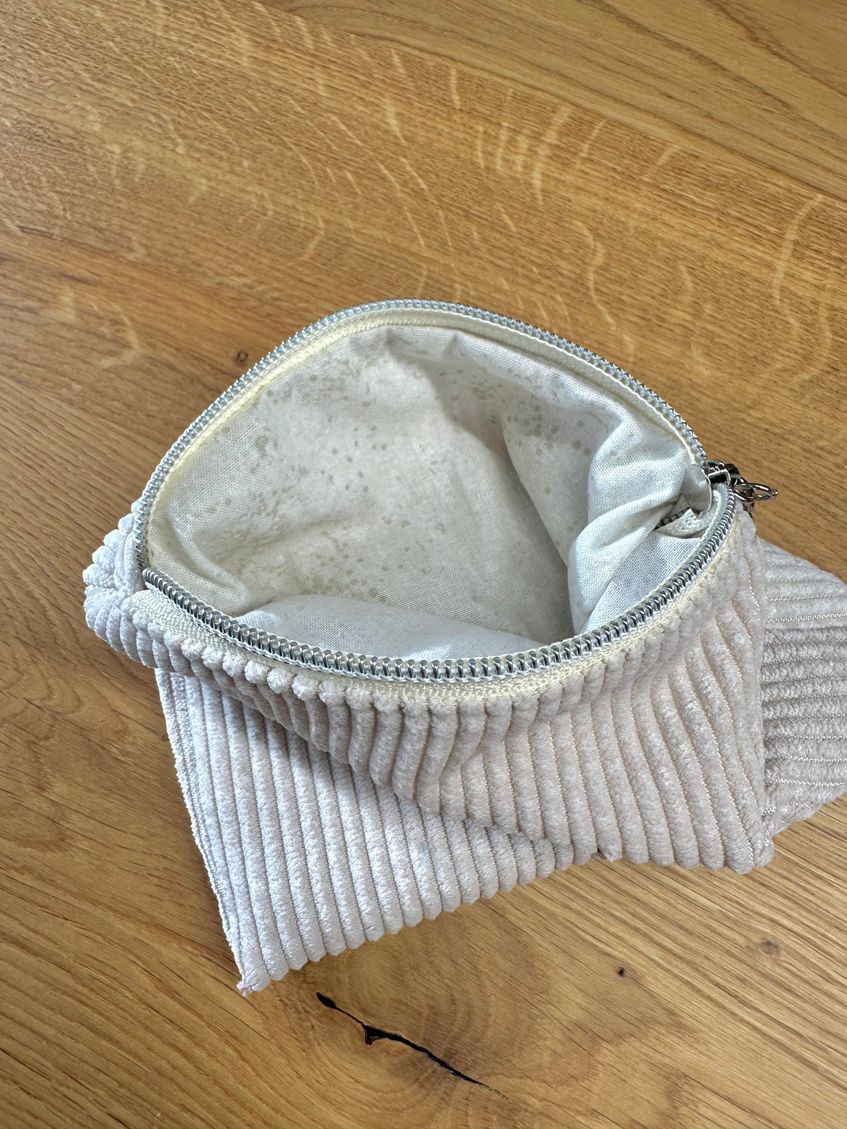 Kosmetikmäppchen beige mit silber Gr. XS