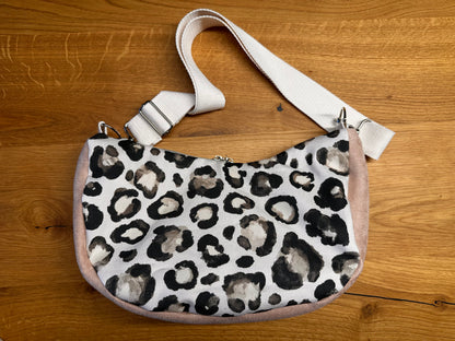 Bananentasche -rosa/ leoprint - Velourleder Gr. S