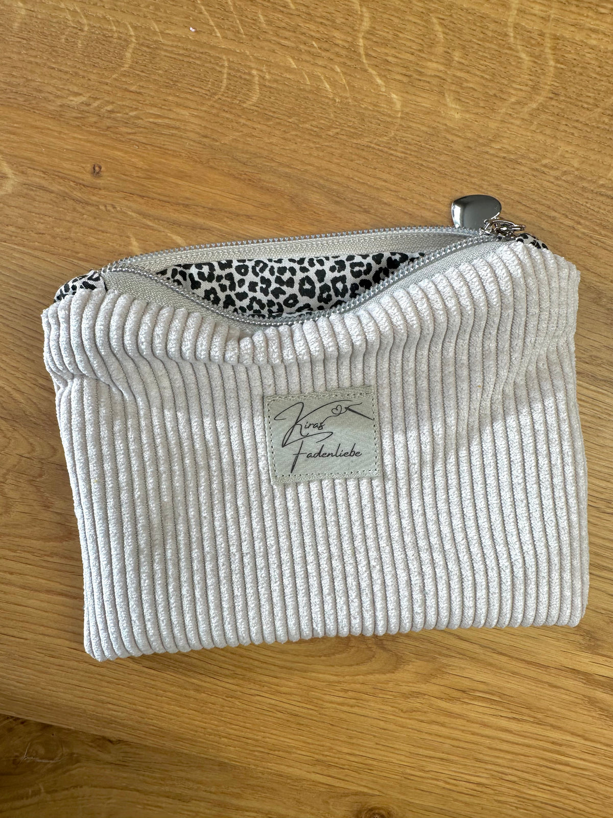 Kosmetikmäppchen beige/leo mit silber Gr. XS
