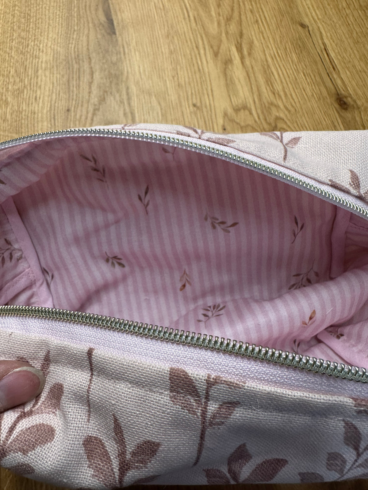 Kosmetiktasche - Blütenmotiv - rose Gr. M