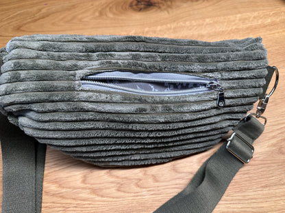 Bauchtasche Gr. M - Cord - Olive